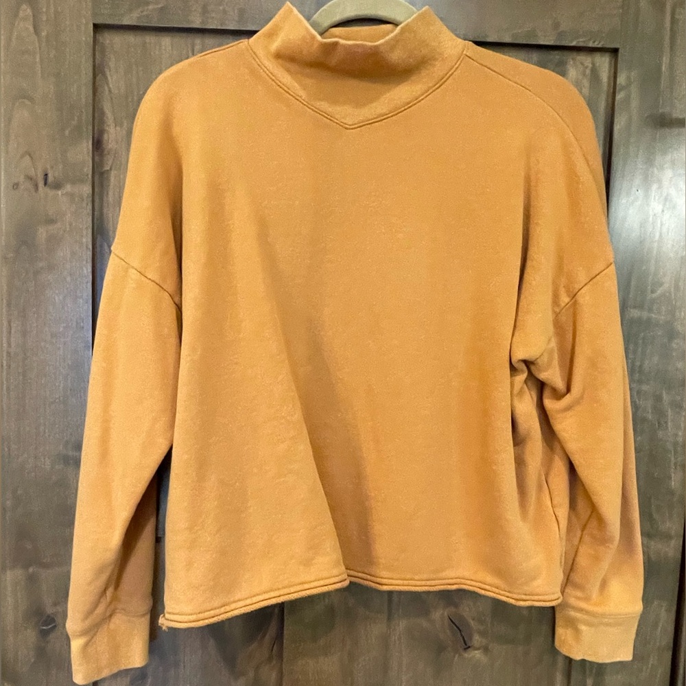I am selling a size small Madewell top!